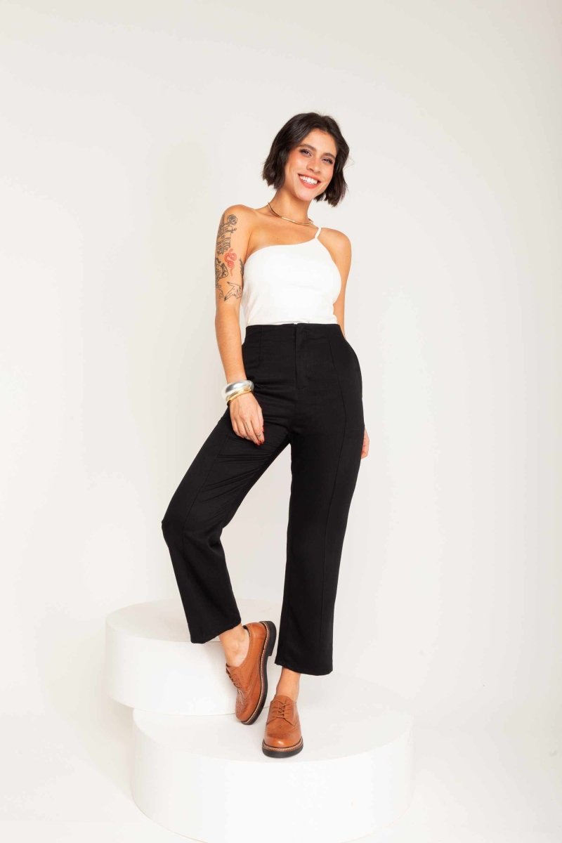 Calça Alfaiataria de Viscose com Friso Frontal - Preto - Uhnika