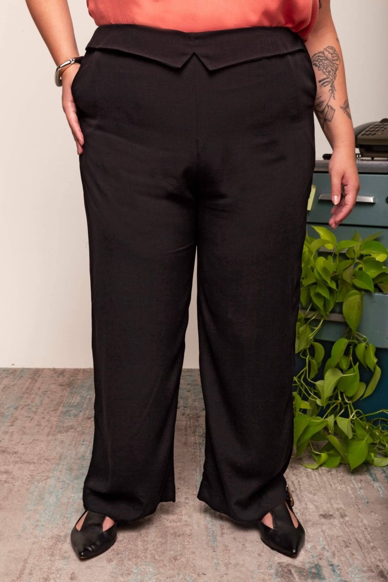 Calça Reta Office Cós em V - Preto - Uhnika