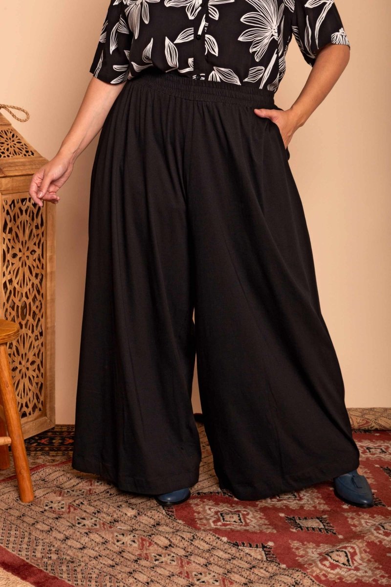 Calça Pantalona de Malha - Preto - Uhnika