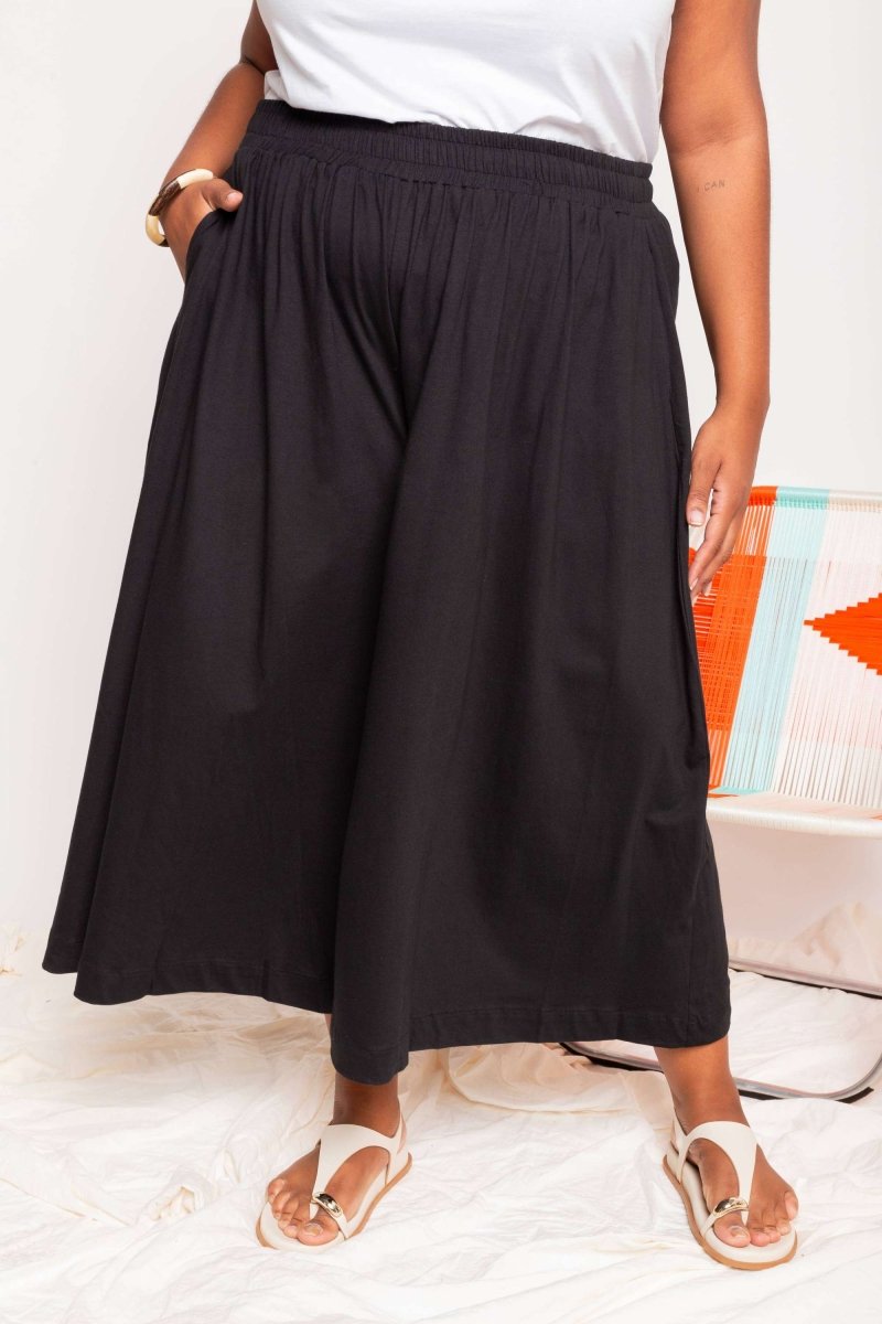 Calça Saia de Malha - Preto - Uhnika