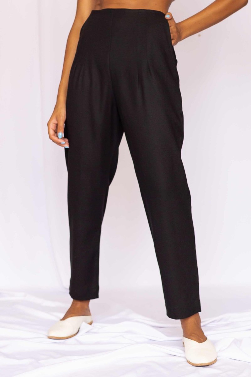 Calça Skinny de Linho - Preto - Uhnika