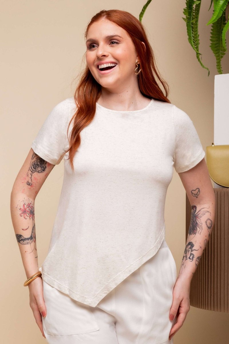Camiseta de Viscose Premium Assimétrica - Linho Natural - Uhnika