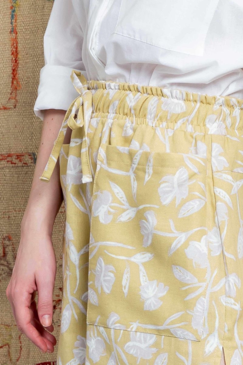 Shorts de Linho Savana - Floral Amarelo - Uhnika
