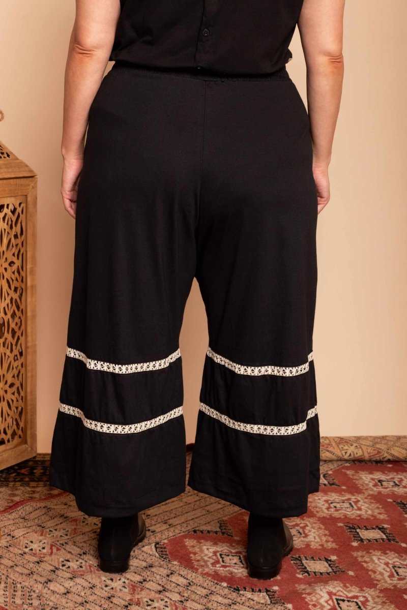Calça Saia de Malha Nômade - Preto - Uhnika