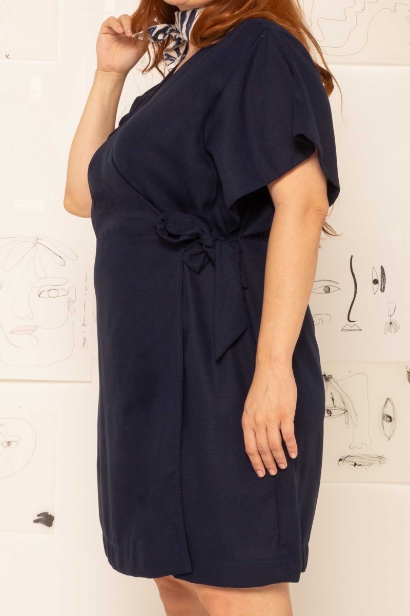 Vestido Curto de Linho Transpassado - Azul Marinho - Uhnika