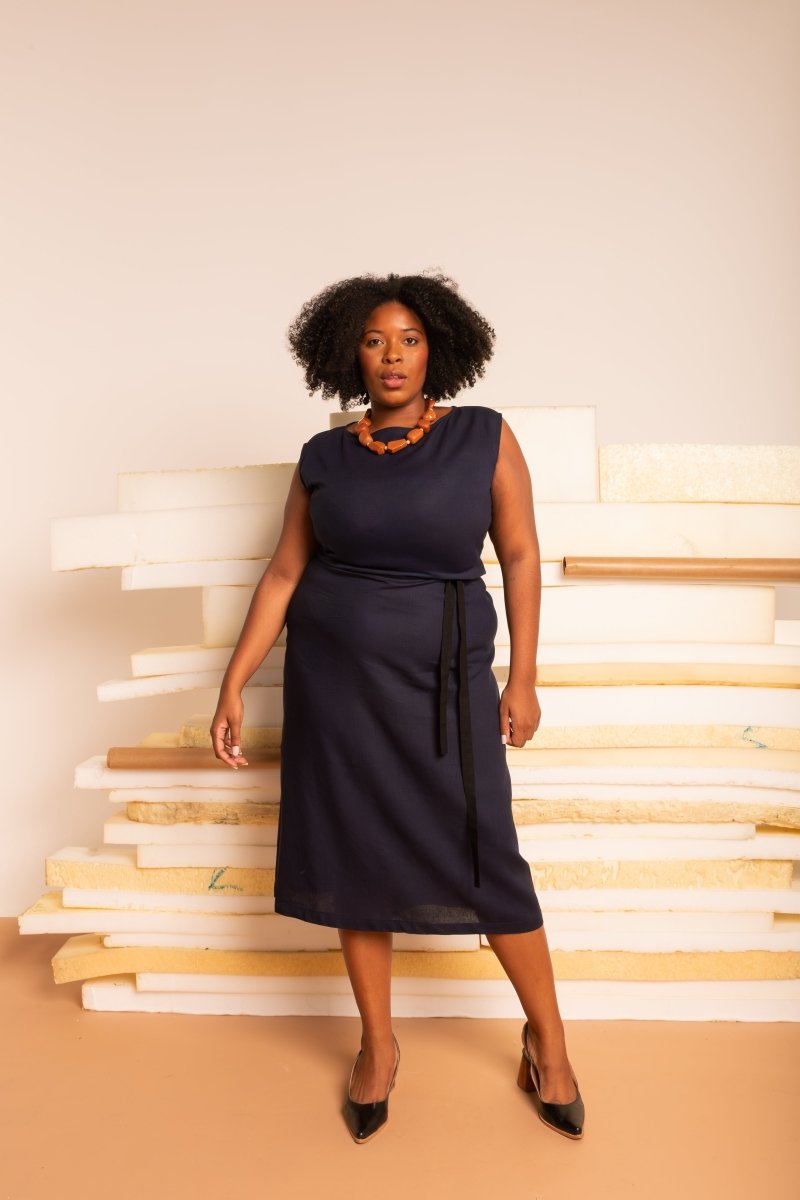 Vestido Transpassado de Linho Alongado - Azul Marinho - Uhnika