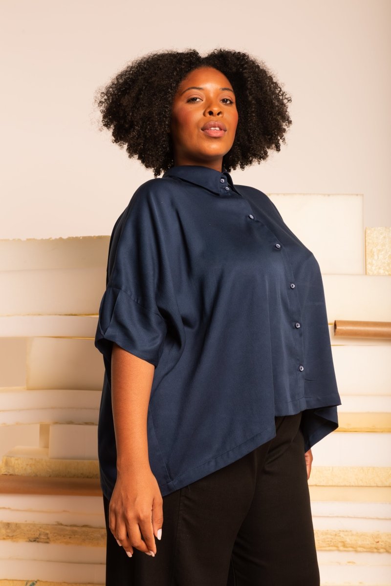 Camisa Ampla com Pregas - Azul Marinho - Uhnika