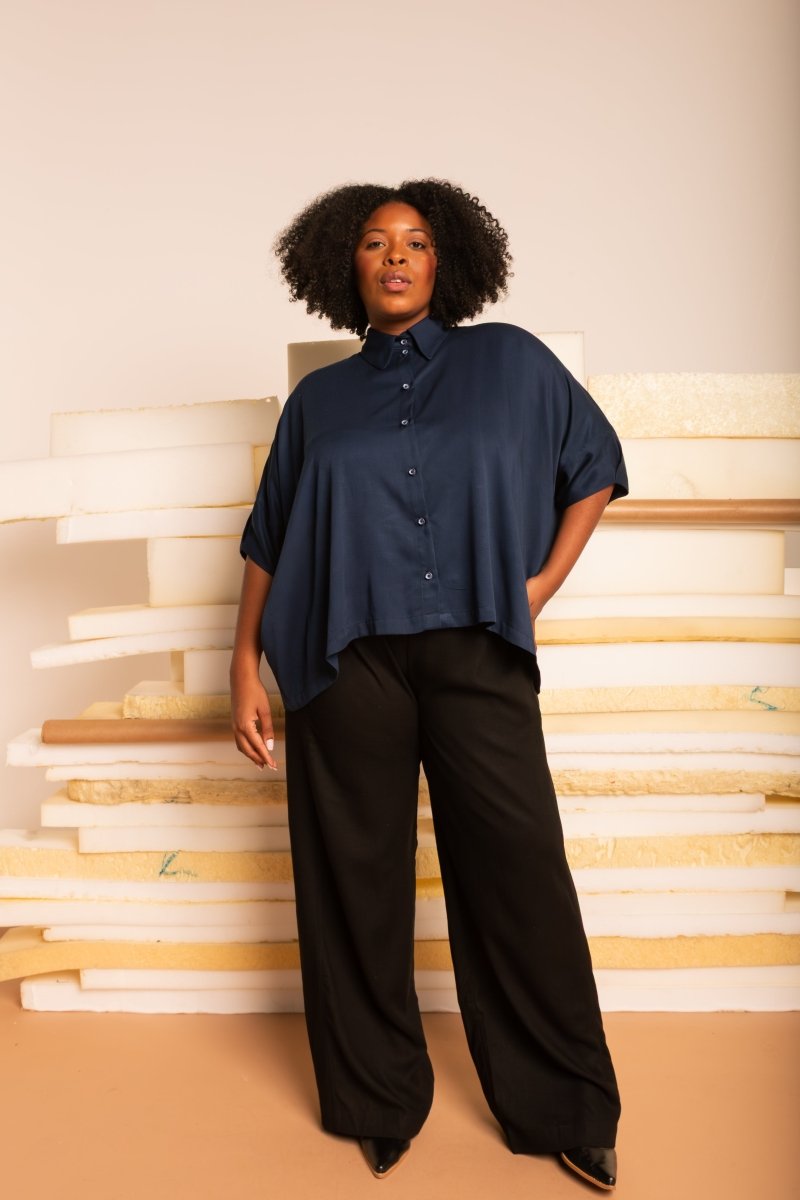 Camisa Ampla com Pregas - Azul Marinho - Uhnika