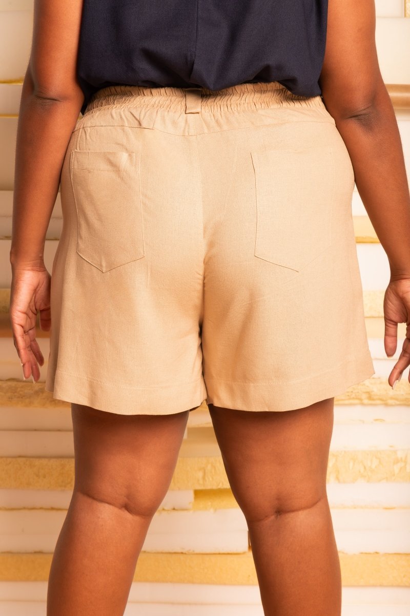 Shorts Alfaiataria de Linho com Pregas - Capuccino - Uhnika