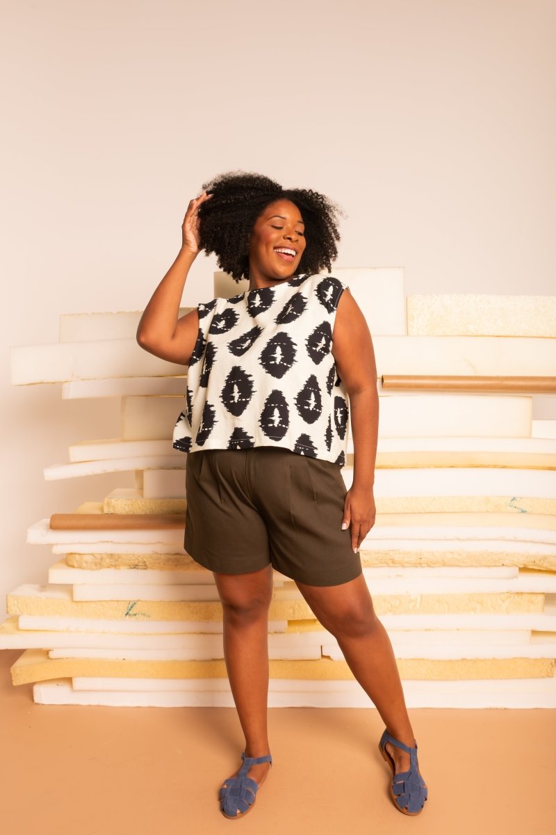 Shorts Alfaiataria de Linho com Pregas - Capuccino - Uhnika