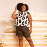 Shorts Alfaiataria de Linho com Pregas - Capuccino - Uhnika