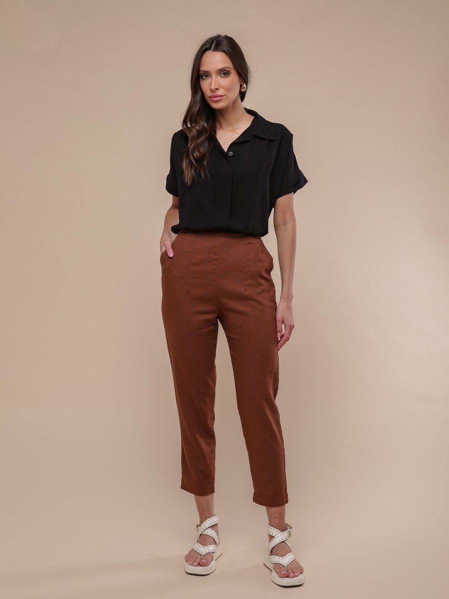 Calça Skinny de Linho - Marrom - Uhnika