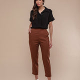 Calça Skinny de Linho - Marrom - Uhnika