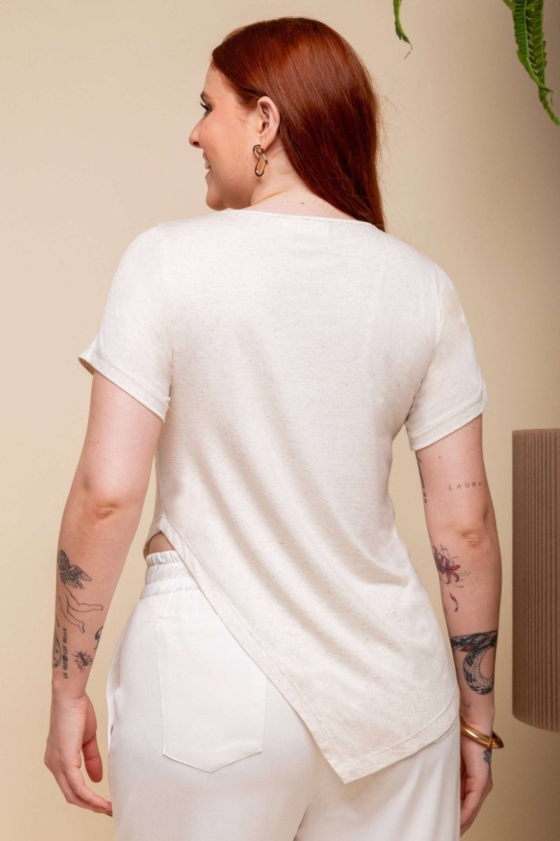 Camiseta de Viscose Premium Assimétrica - Linho Natural - Uhnika