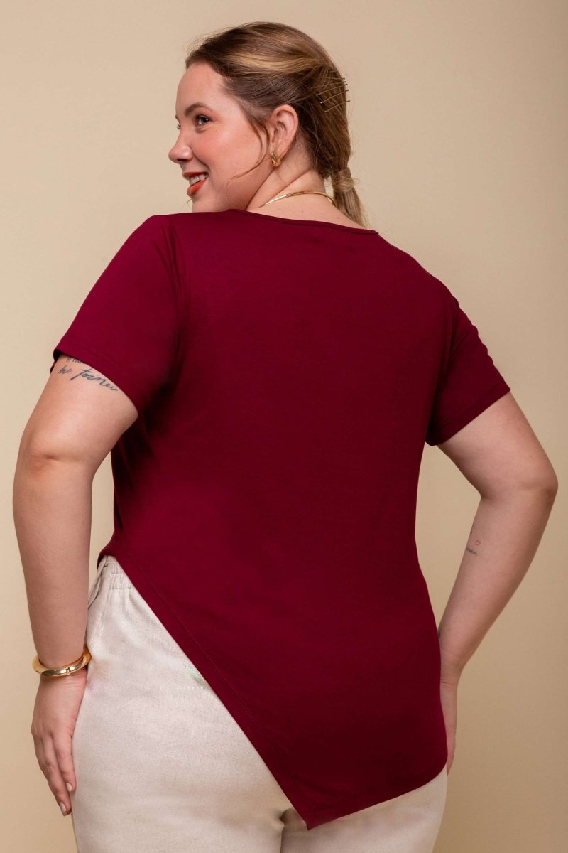 Camiseta de Viscose Premium Assimétrica - Marsala - Uhnika