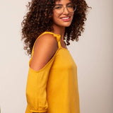 Blusa com Fenda Ombro Office - Mostarda - Uhnika