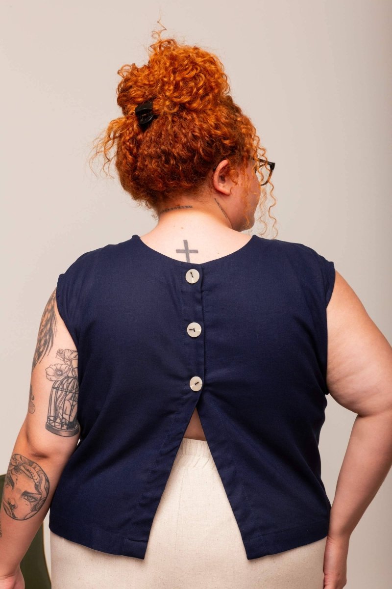 Blusa de Linho com Botões - Azul Marinho - Uhnika