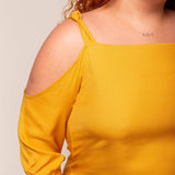Blusa com Fenda Ombro Office - Mostarda - Uhnika