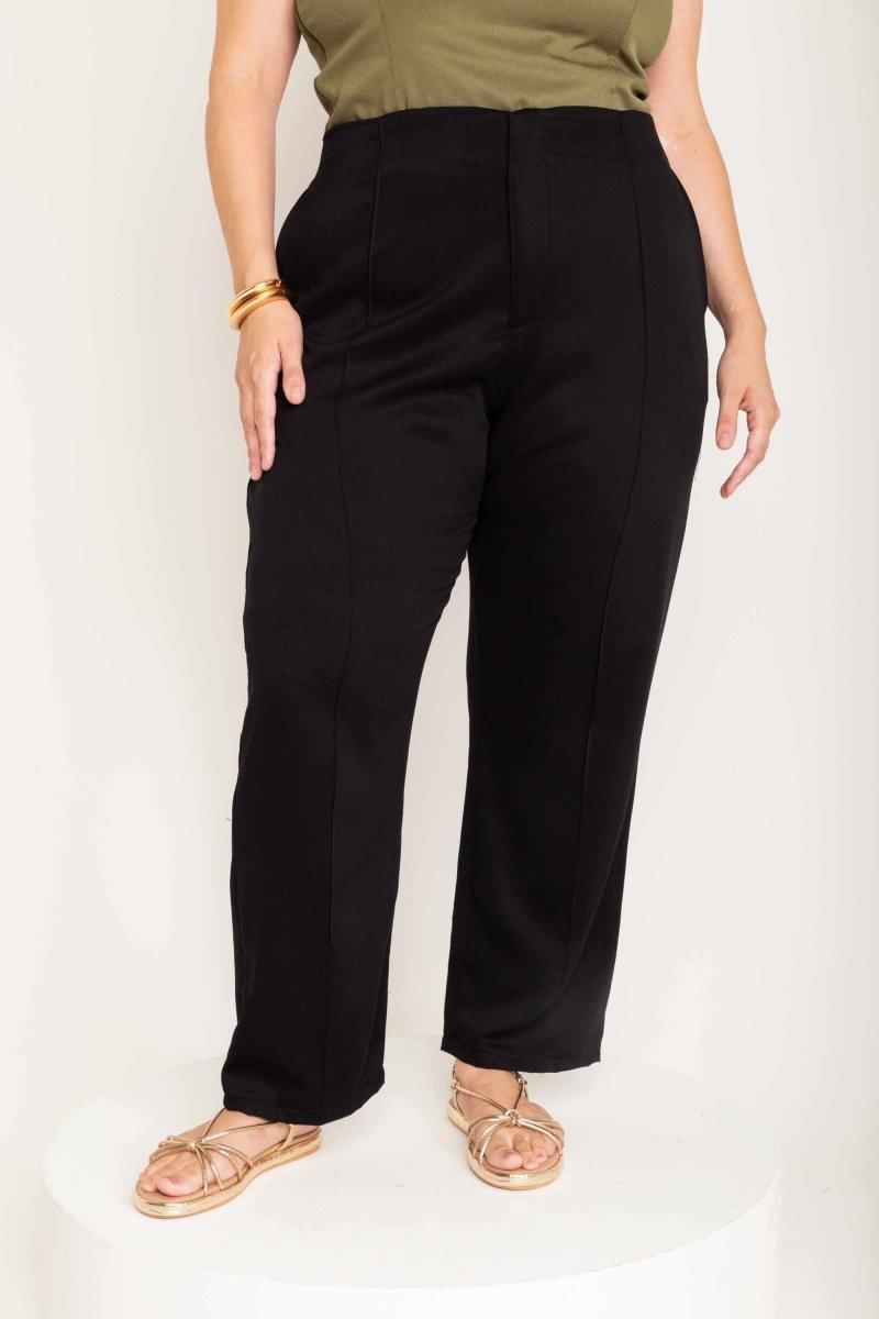 Calça Alfaiataria de Viscose com Friso Frontal - Preto - Uhnika