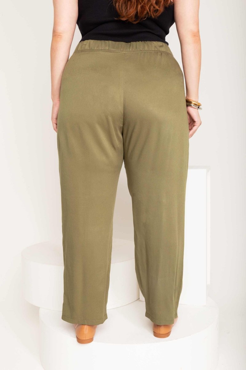 Calça Alfaiataria de Viscose com Friso Frontal - Verde - Uhnika