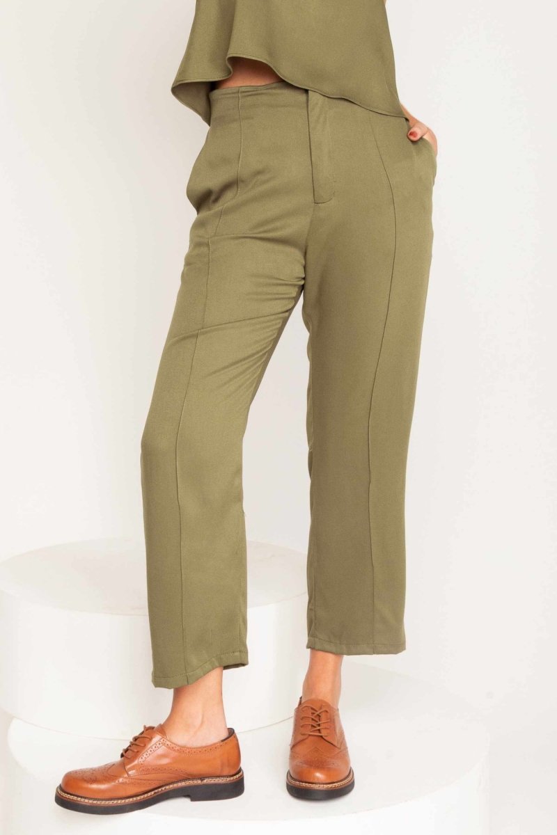 Calça Alfaiataria de Viscose com Friso Frontal
