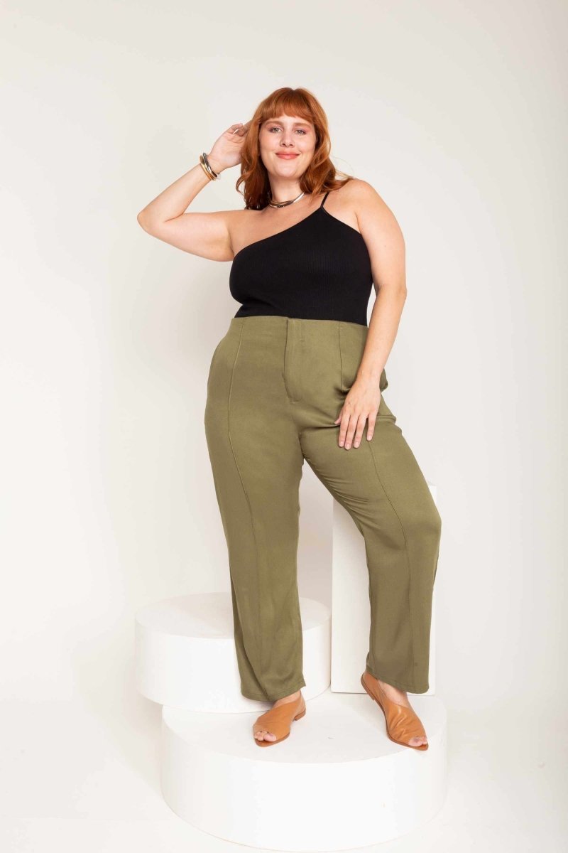 Calça Alfaiataria de Viscose com Friso Frontal - Verde - Uhnika