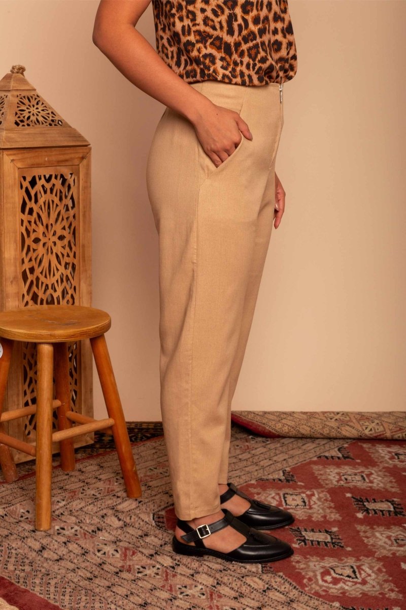 Calça Skinny de Linho com Zíper Frontal - Capuccino - Uhnika