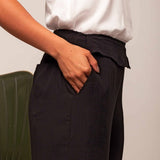 Calça Reta Office Cós em V - Preto - Uhnika