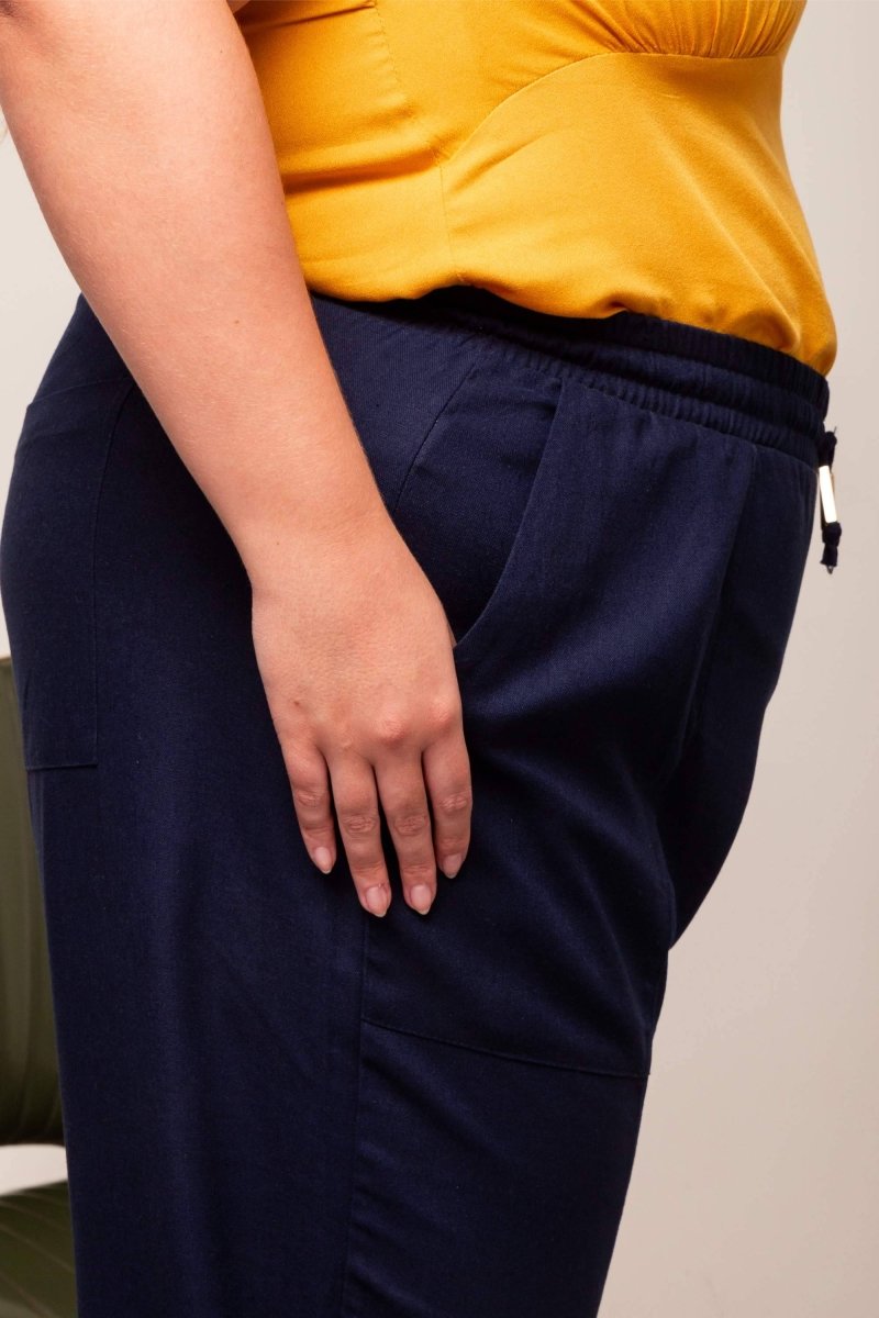 Calça Reta de Linho com Bolso - Azul Marinho - Uhnika