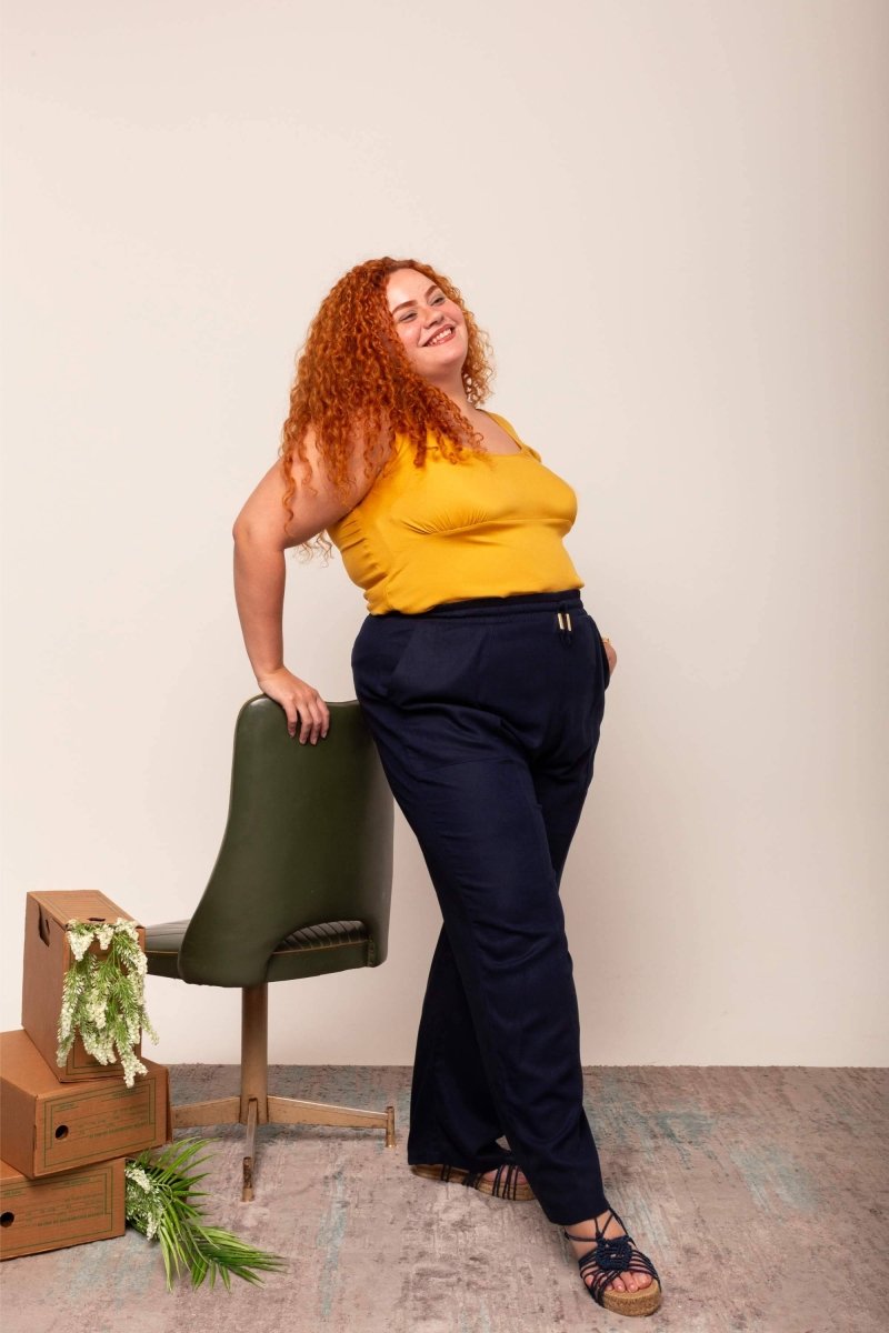 Calça Reta de Linho com Bolso - Azul Marinho - Uhnika