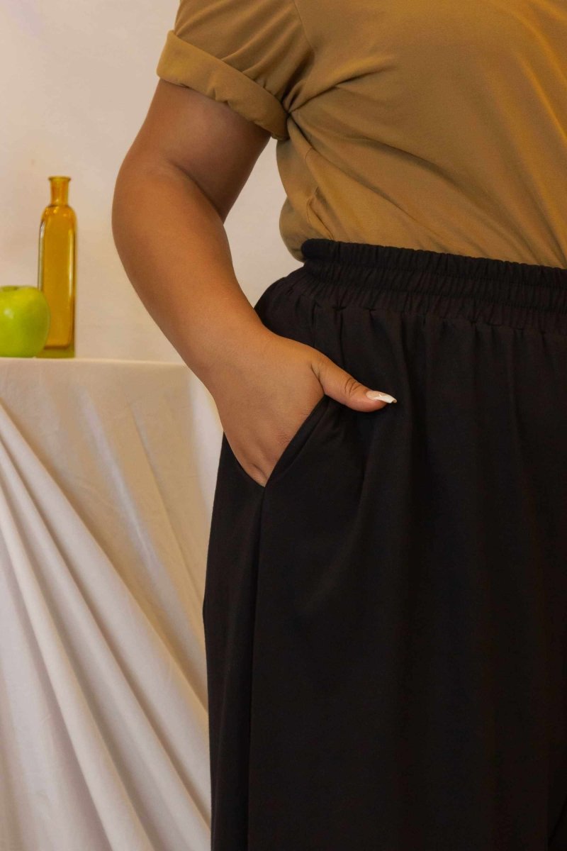 Calça Pantalona de Malha - Preto - Uhnika