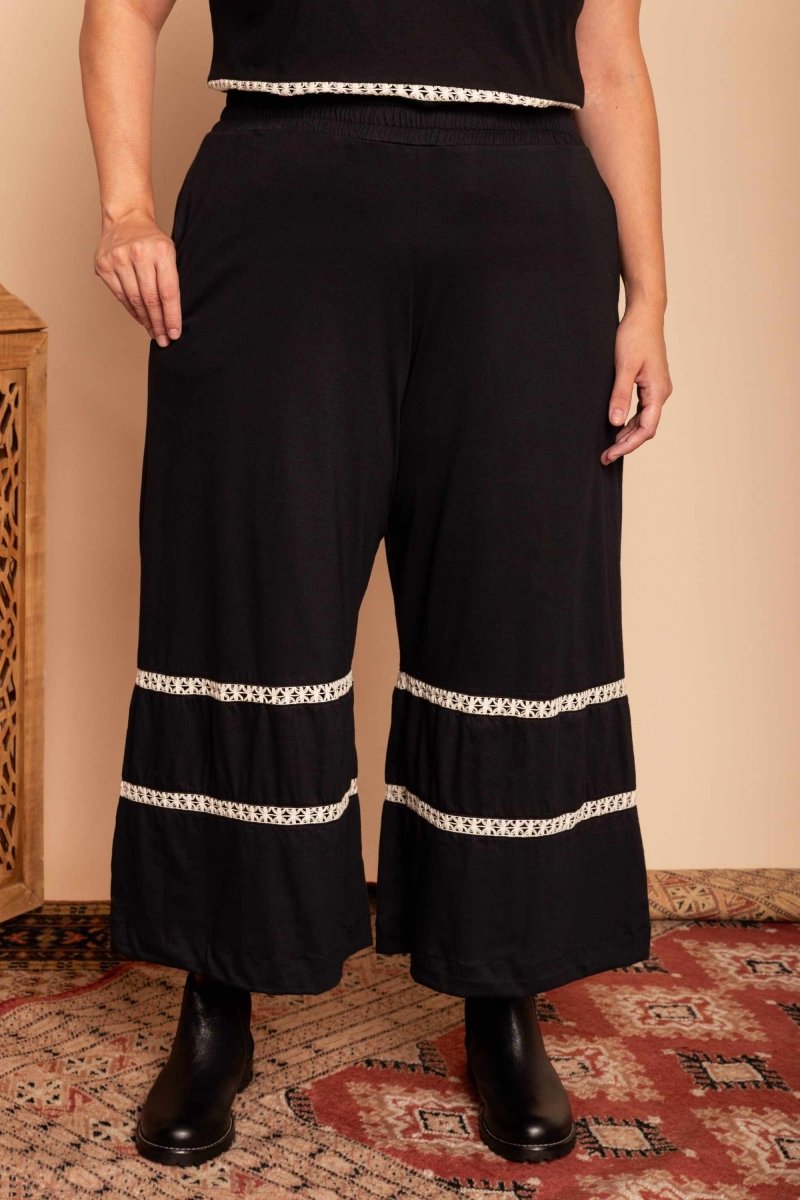 Calça Saia de Malha Nômade - Preto - Uhnika