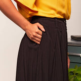 Calça Saia Alfaiataria com Botão - Preto - Uhnika