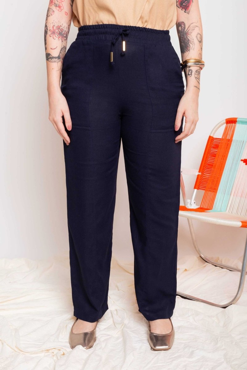 Calça Reta de Linho com Bolso - Azul Marinho - Uhnika