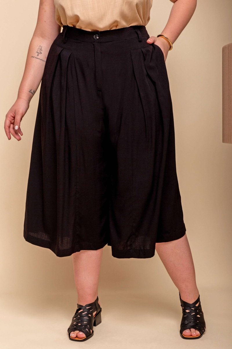 Calça Saia Alfaiataria com Botão - Preto - Uhnika