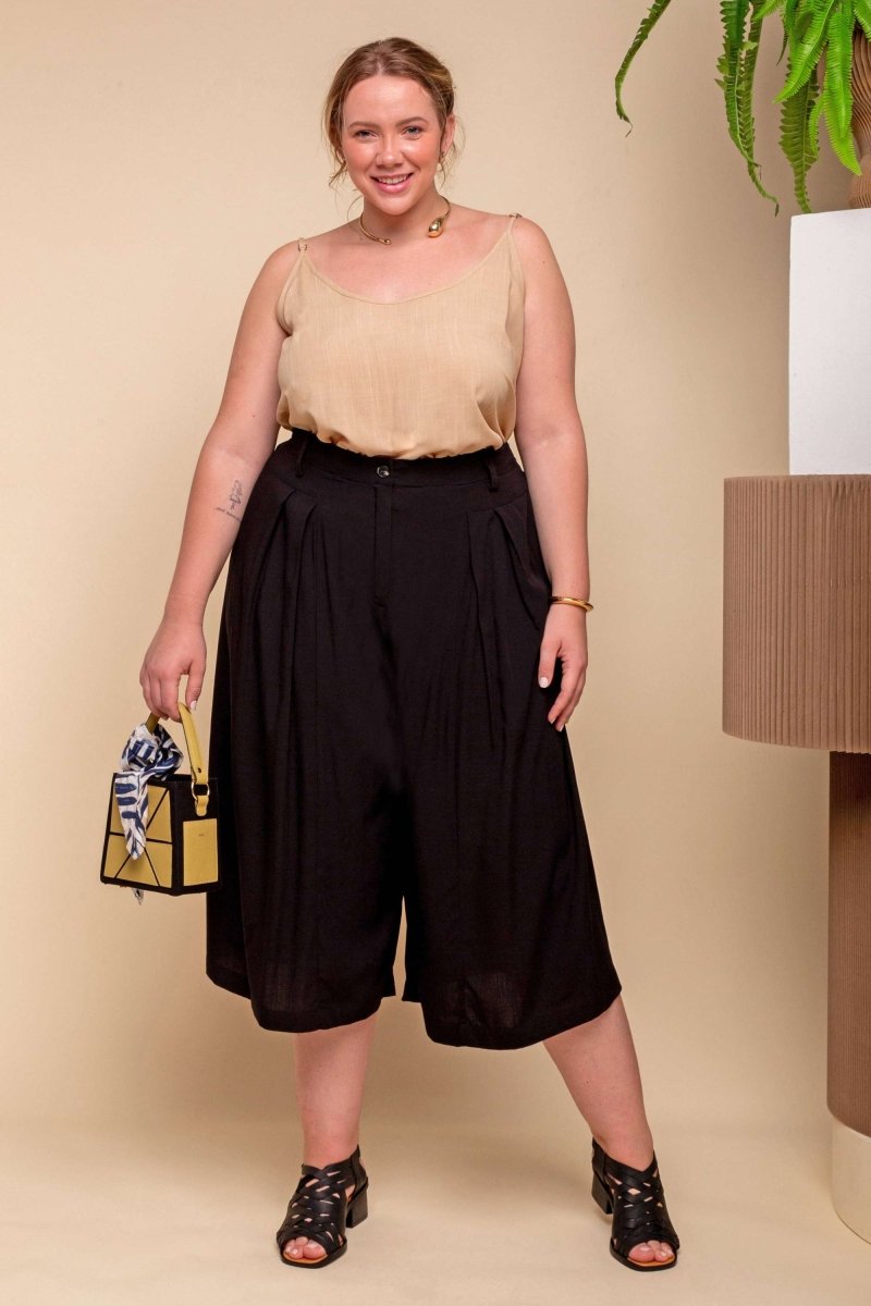 Calça Saia Alfaiataria com Botão - Preto - Uhnika