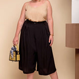 Calça Saia Alfaiataria com Botão - Preto - Uhnika