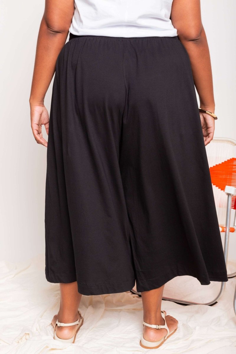 Calça Saia de Malha - Preto - Uhnika