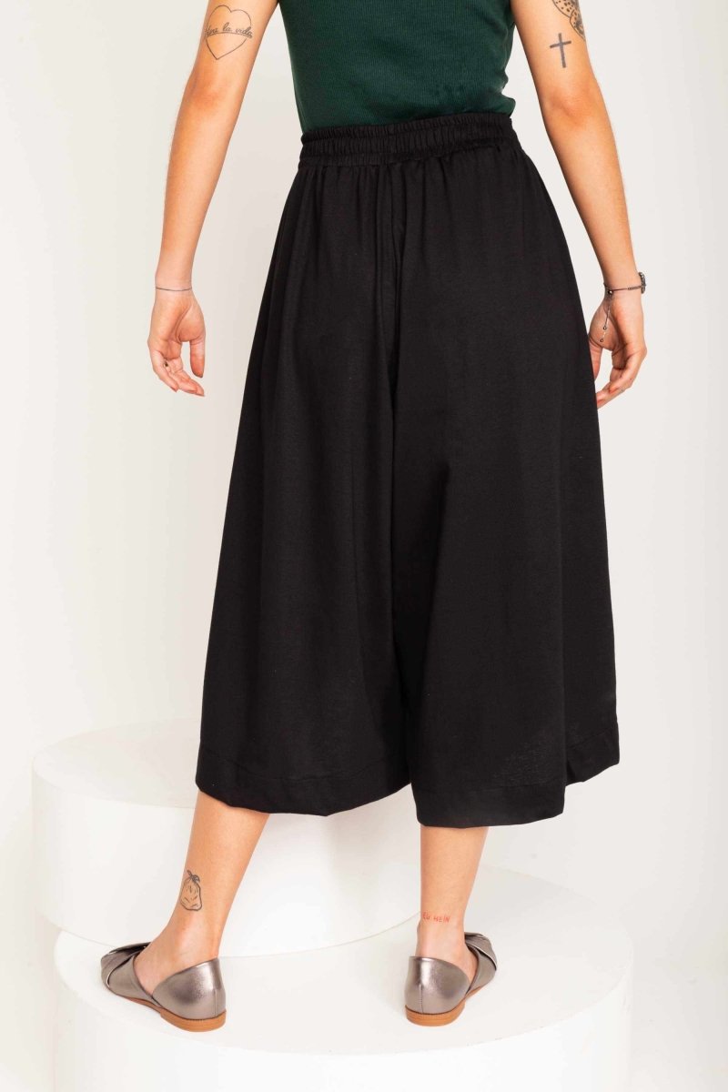 Calça Saia de Malha Barra Assimétrica - Preto - Uhnika
