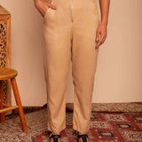 Calça Skinny de Linho com Zíper Frontal - Capuccino - Uhnika