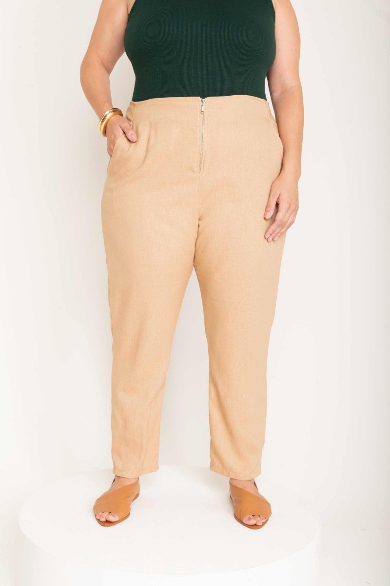 Calça Skinny de Linho com Zíper Frontal - Capuccino - Uhnika