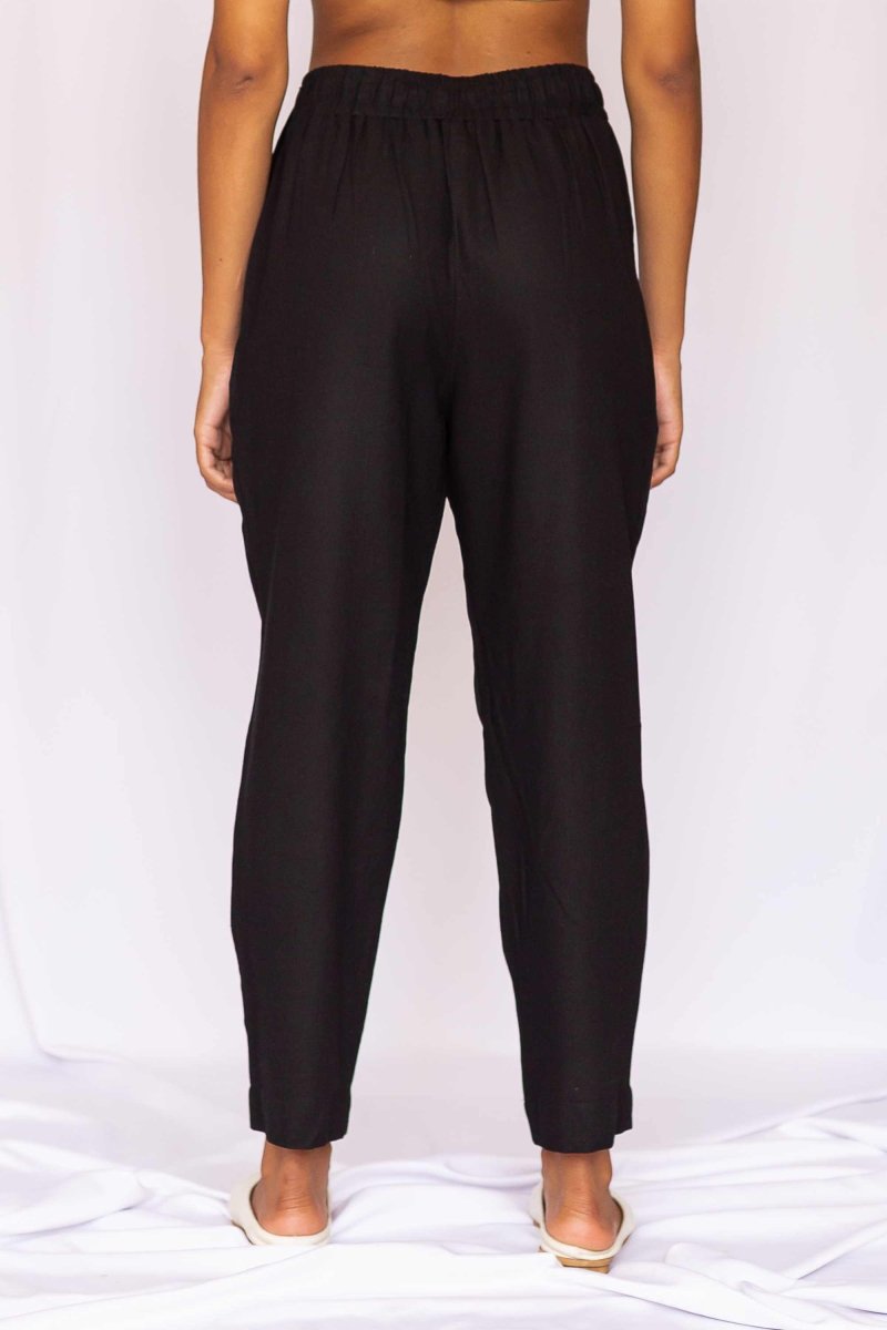 Calça Skinny de Linho - Preto - Uhnika