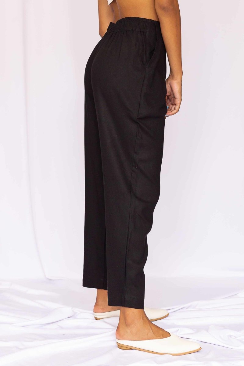 Calça Skinny de Linho - Preto - Uhnika