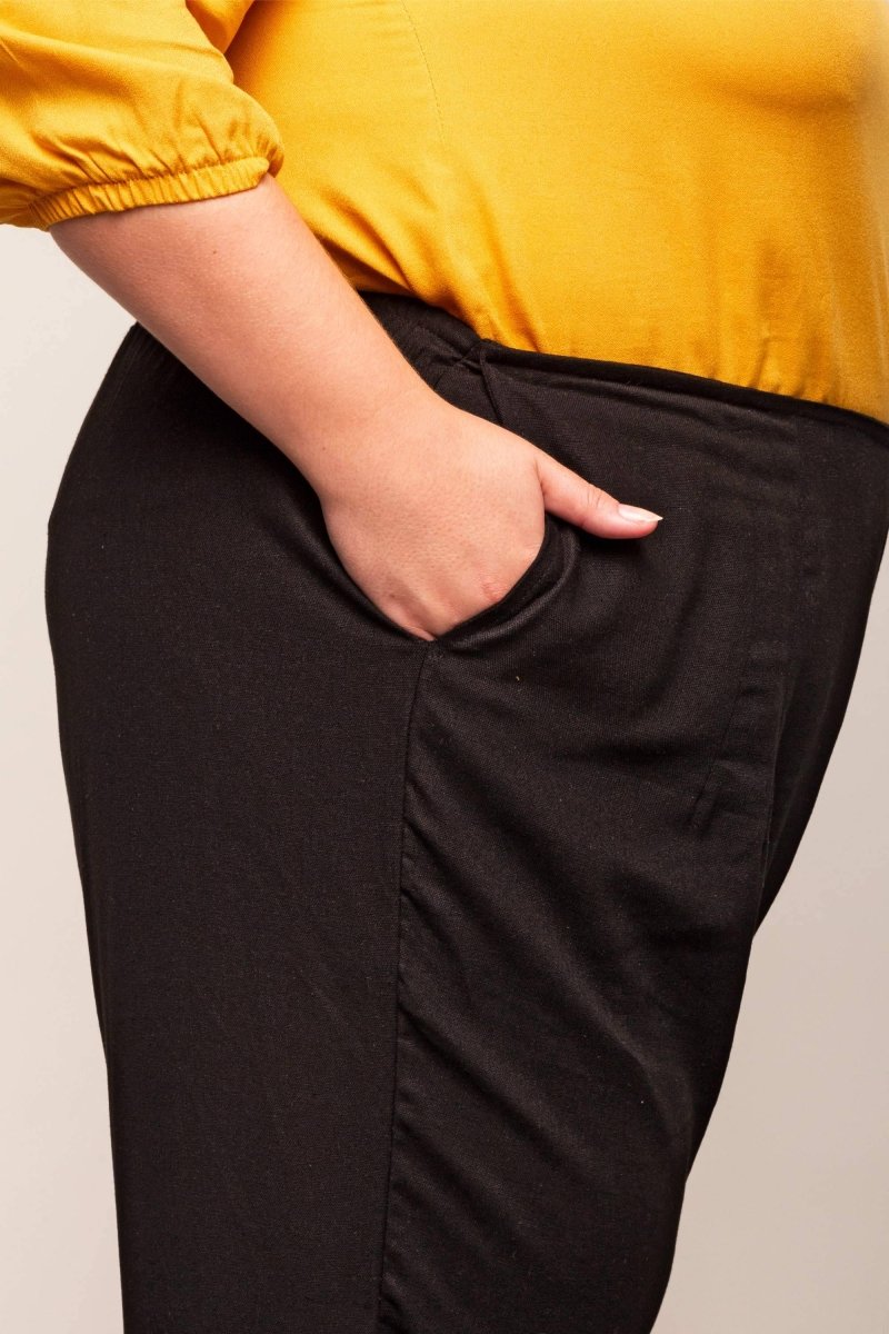 Calça Skinny de Linho - Preto - Uhnika