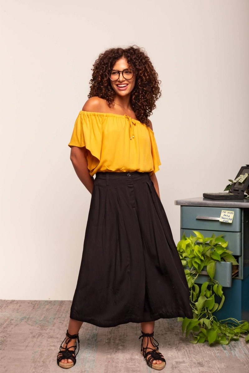 Calça Saia Alfaiataria com Botão - Preto - Uhnika
