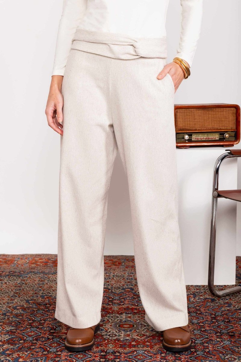 Calça Wide Leg Moletinho com Nó - Off White - Uhnika