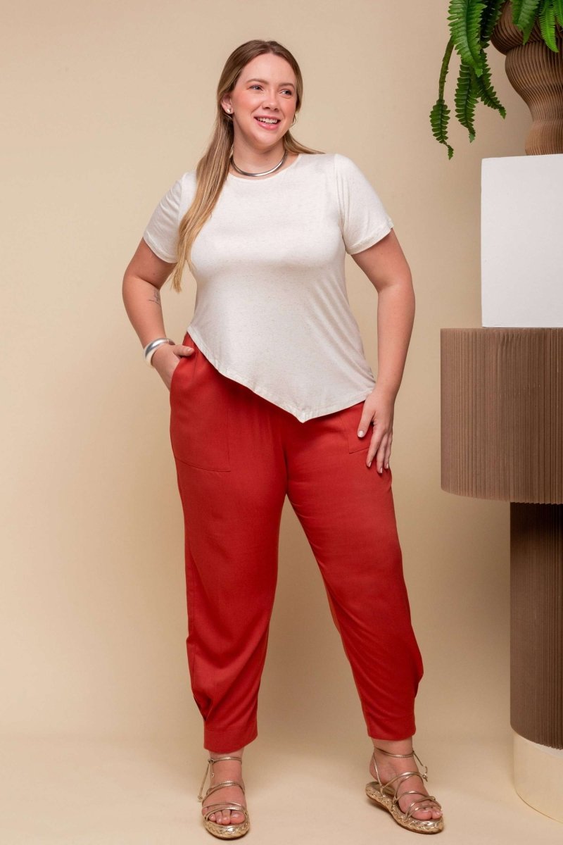 Camiseta de Viscose Premium Assimétrica - Linho Natural - Uhnika