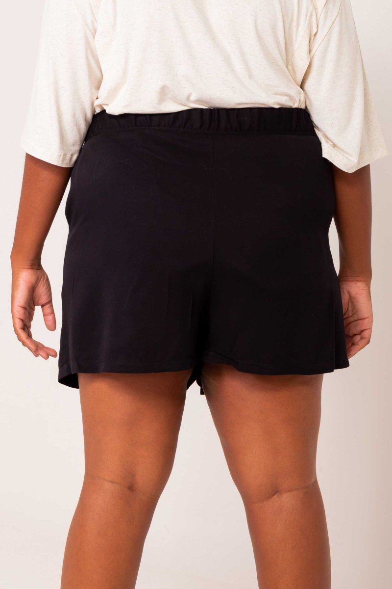 Shorts Saia de Viscose - Preto - Uhnika
