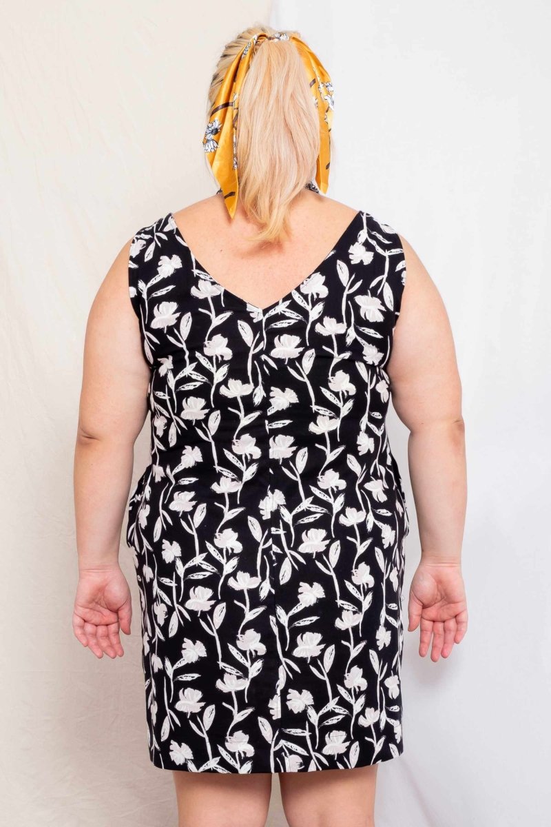 Vestido Curto de Linho Decote V - Floral Preto - Uhnika
