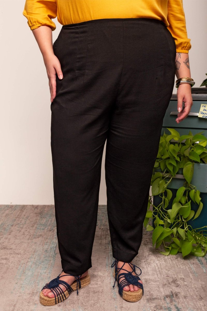 Calça Skinny de Linho - Preto - Uhnika